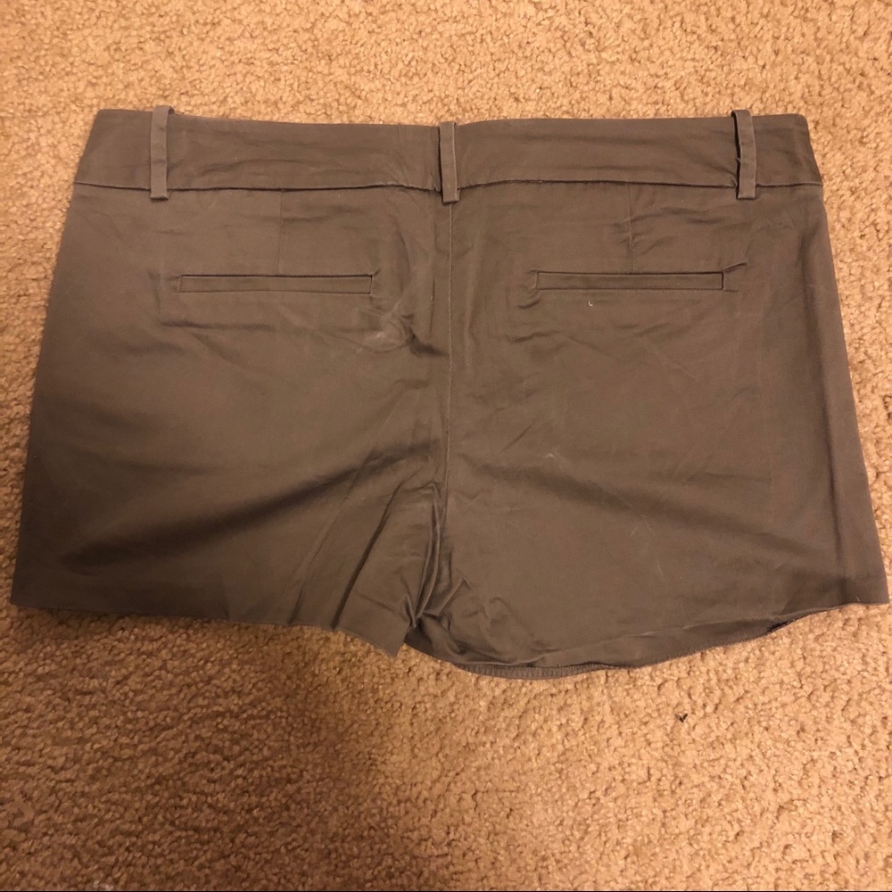 Mossimo Chino Shorts - Dark Khaki (Size 16)
